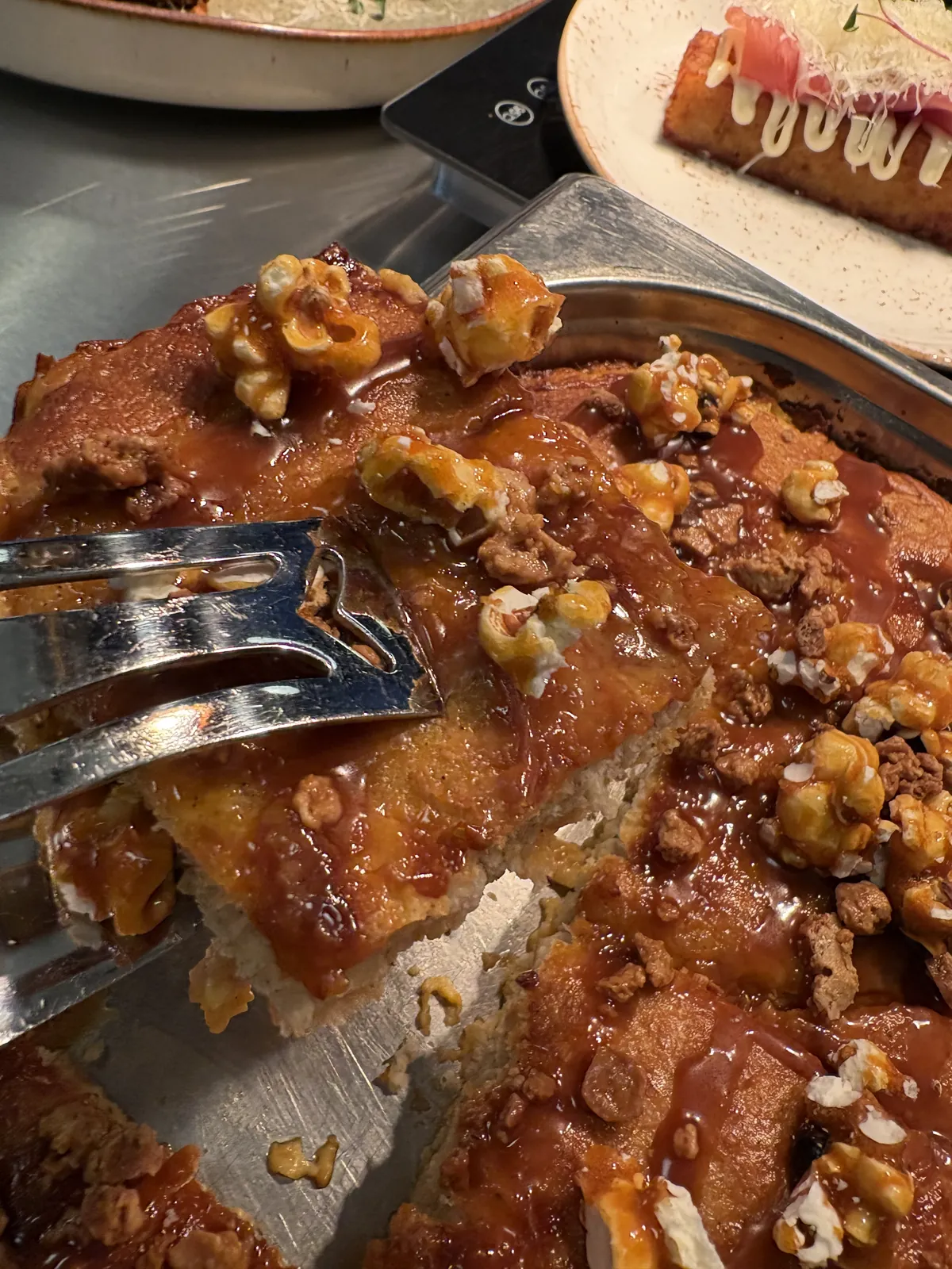 Kake med valnøtt og karamell