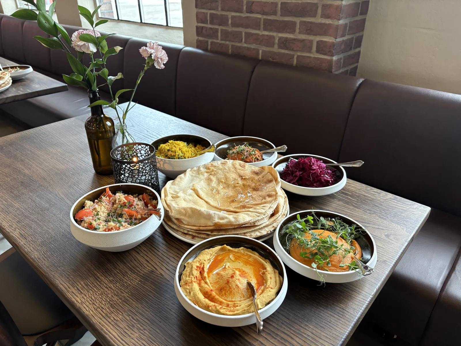 Mezze-bord med flatbrød