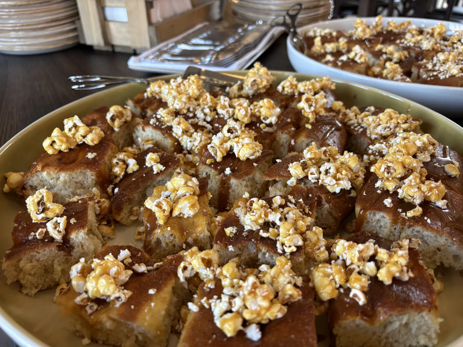 Kanelsnurr med karamellpopcorn