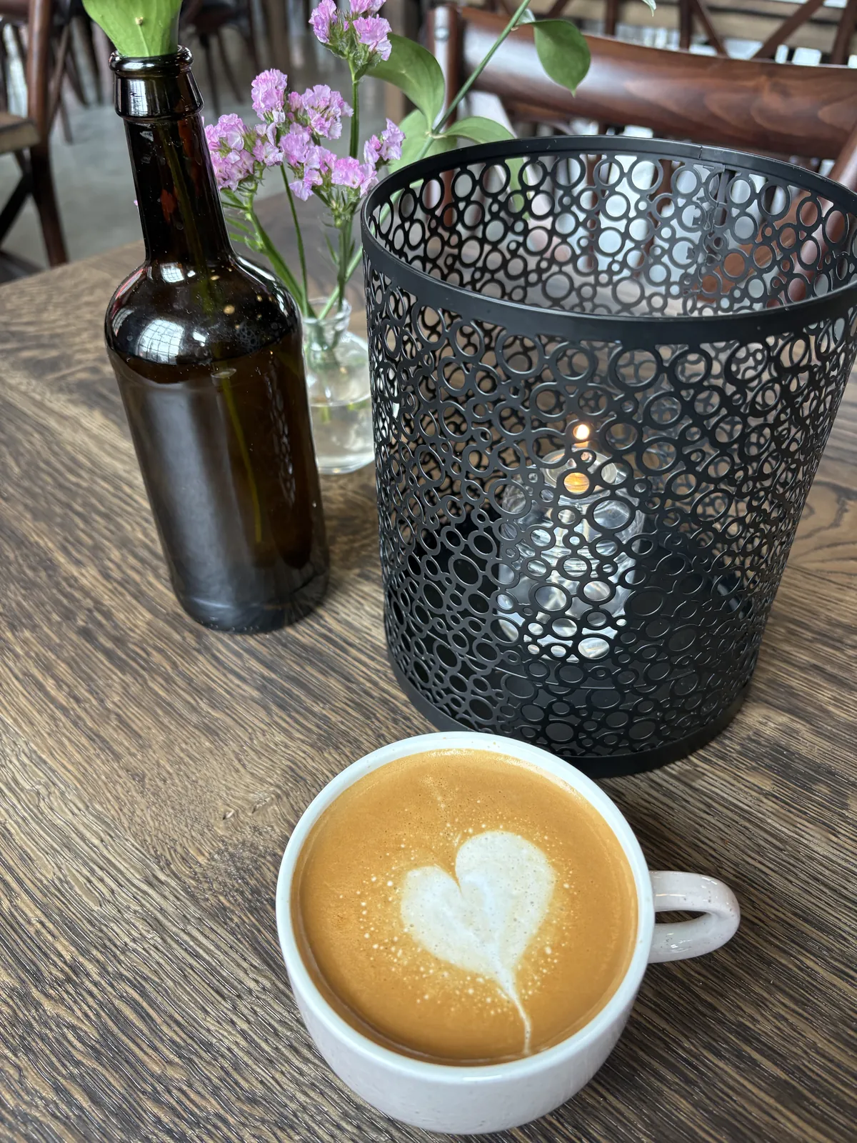 Latte med hjerte og stearinlys